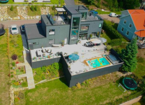 Large pool villa, roof terrace near lake & nature Floda